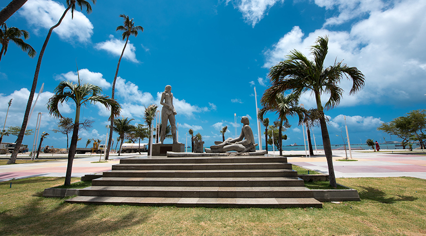 #PraCegoVer A foto mostra a estátua de Iracema, monumento histórico em Fortaleza, Ceará.