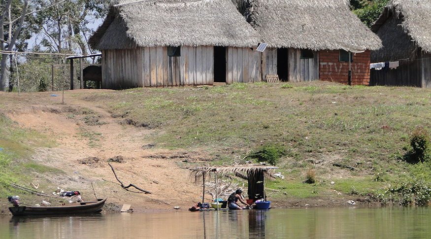 #PraCegoVer A foto mostra as casinhas da comunidade Indígena em São Francisco do Guaporé, em Rondônia