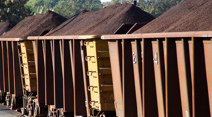 #PraCegoVer vagões de trem com minério de ferro