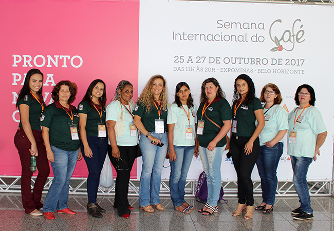 #PraCegoVer Mulheres integrantes da Amecafé Mantiqueira participam de evento em BH - Crédito Helena Tallmann