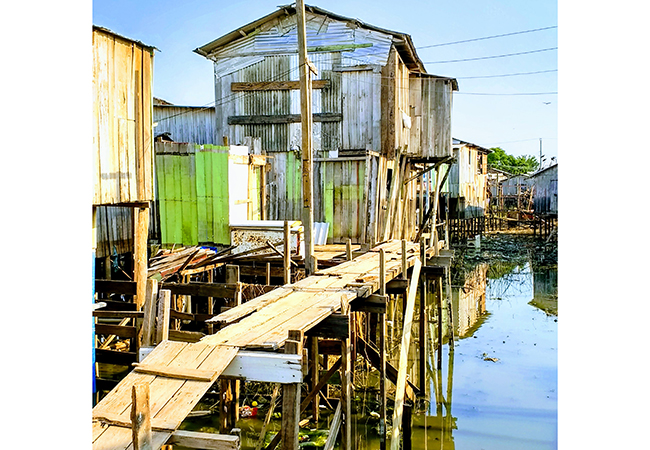 #praCegoVer Casas de palafita no setor urbano de Manacapuru, no Amazonas