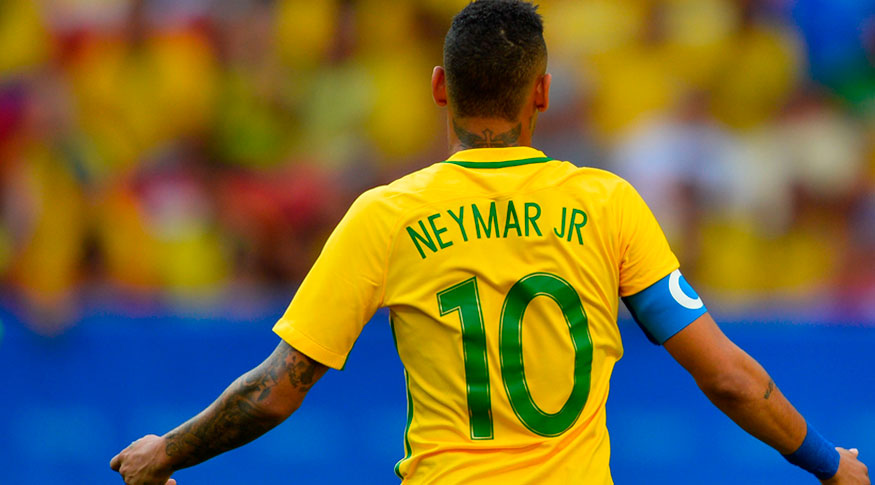#praCegoVer Neymar em jogo da seleção brasileira