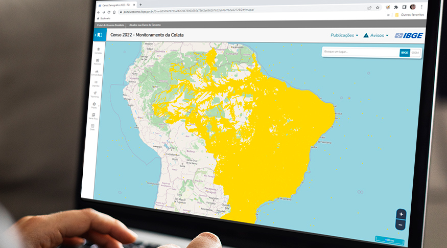 #PraCegoVer monitor de computador exibindo uma tela da ferraemta com o mapa do Brasil com a cor amarela predominante